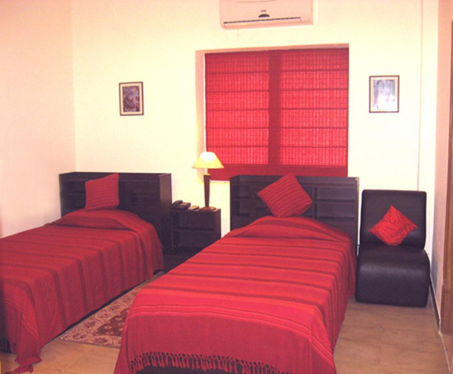 Red Arrow Residency Hotel Колката Екстериор снимка