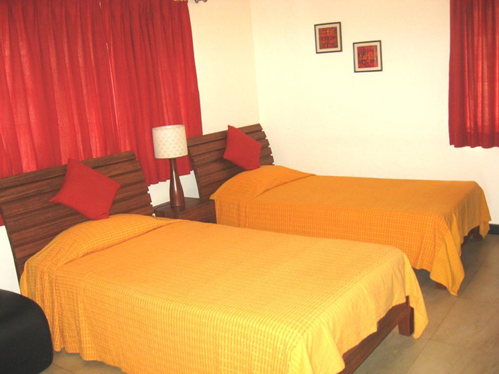 Red Arrow Residency Hotel Колката Екстериор снимка