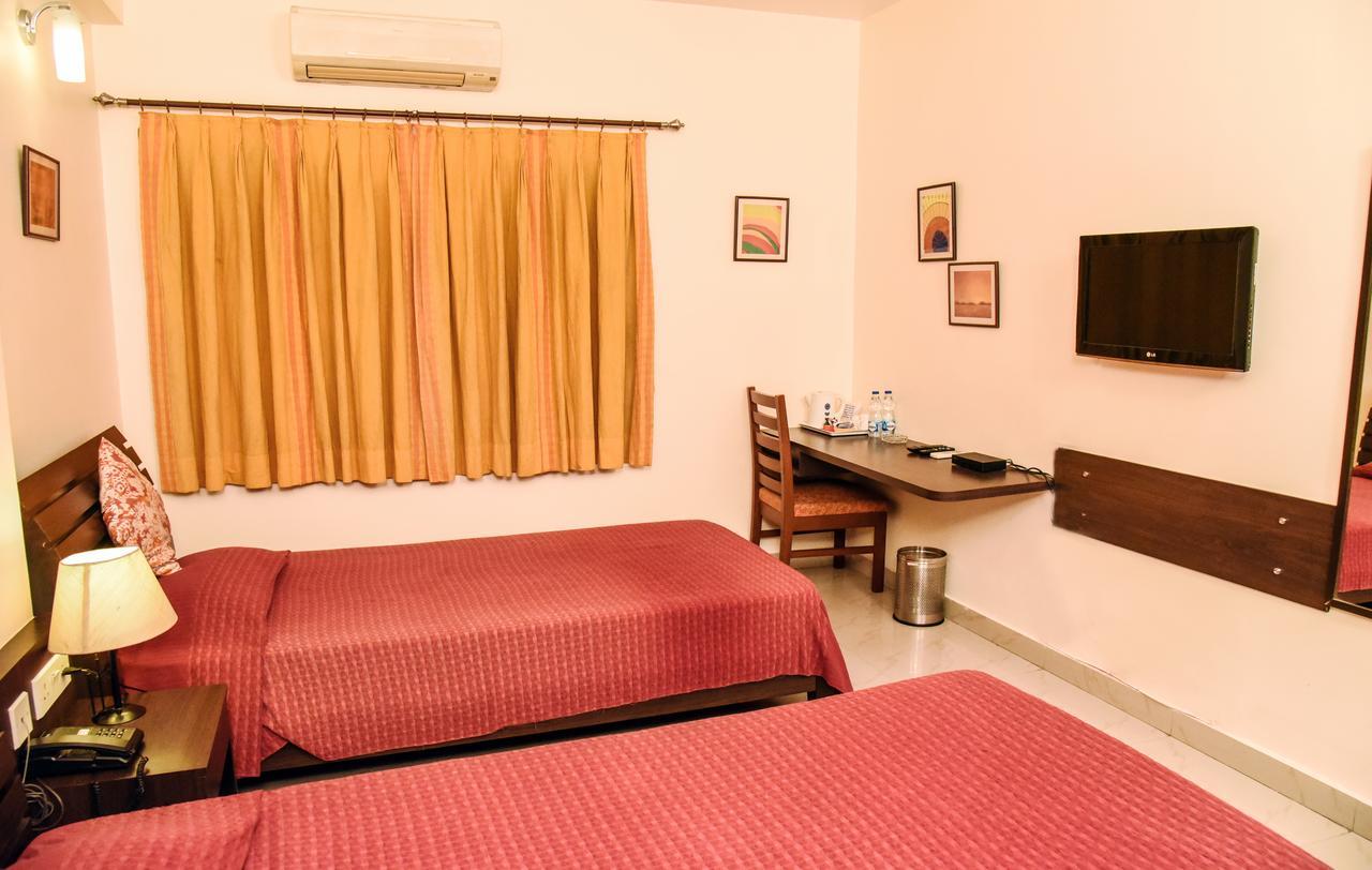 Red Arrow Residency Hotel Колката Екстериор снимка